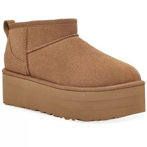 selling a never before worn pair of Classic Ultra Mini Platform uggs in Chestnut